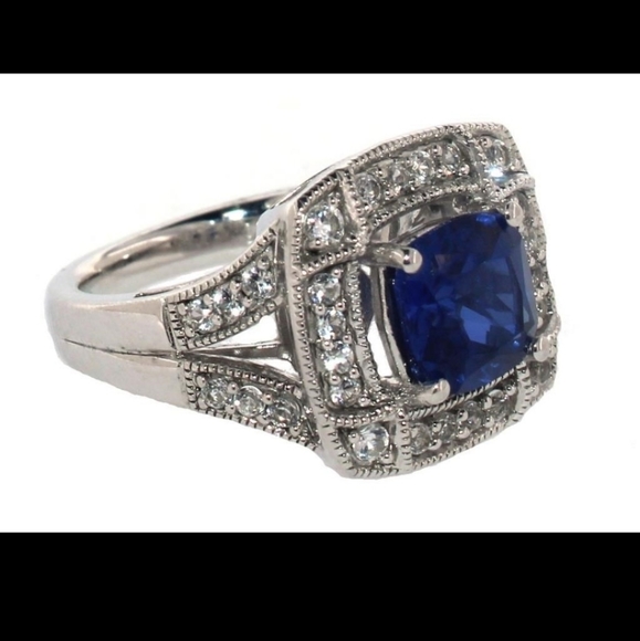Cushion Cut 3.30 ct Sapphire Ring - Picture 3 of 3